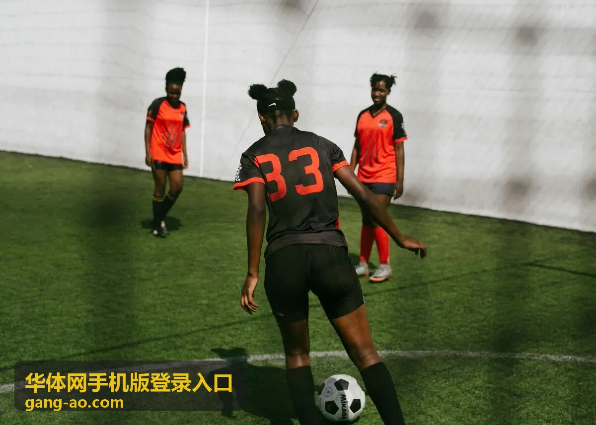 进入足球直播栏目了解开赛时间